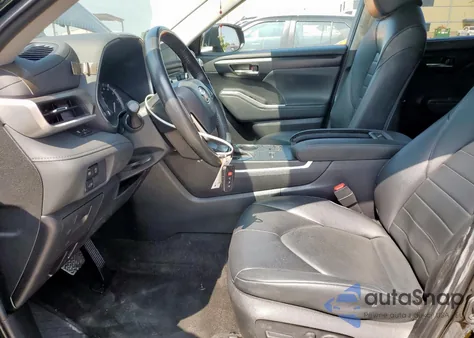 2023 Toyota Highlander L z USA, uszkodzony, nr VIN 5TDKDRAH1PS002546